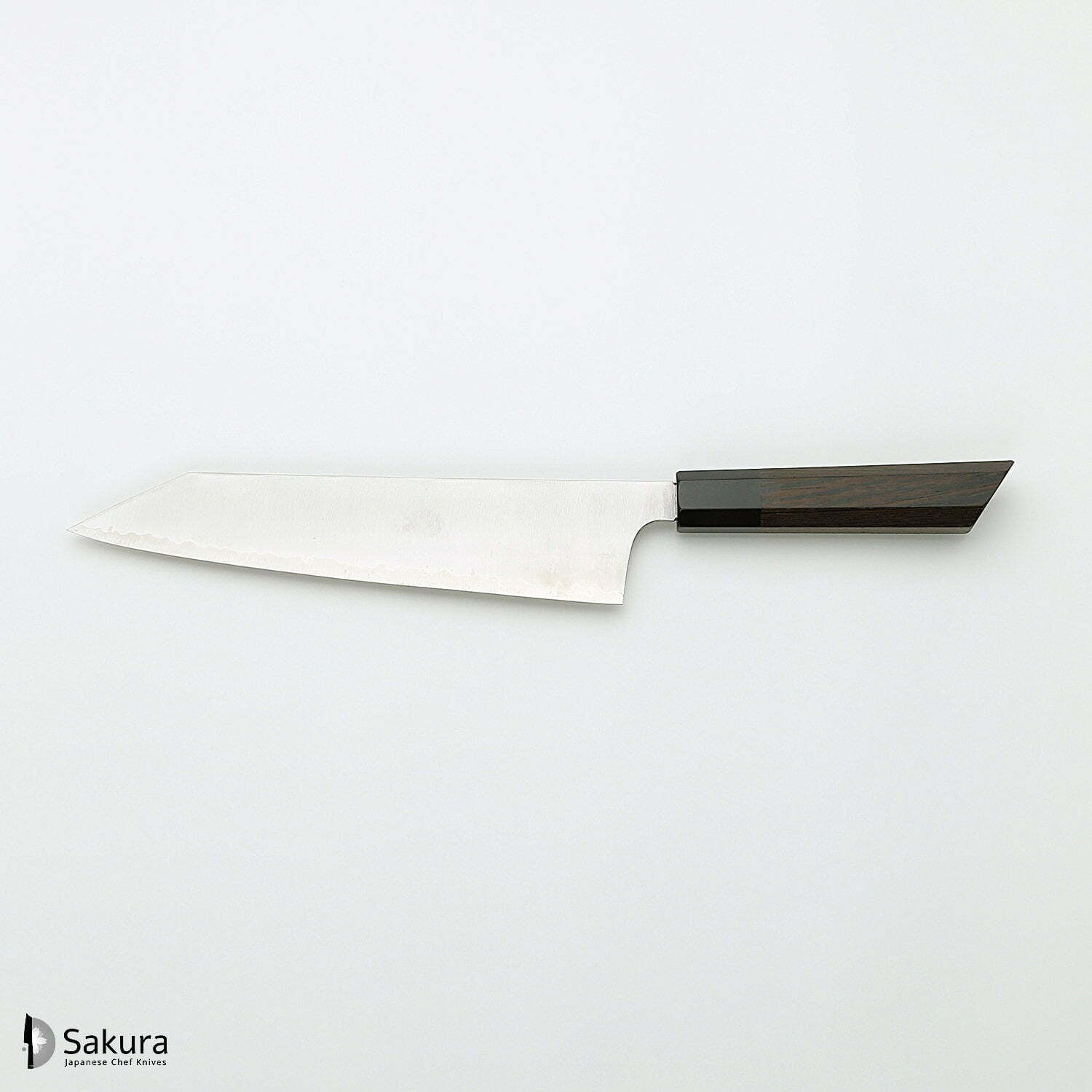 סכין שף רב-תכליתית קִּירִיצוּקֶה גִּיוּטוֹ 240מ״מ מחושלת בעבודת יד 3 שכבות: פלדת פחמן יפנית מתקדמת מסוג HAP40 עטופה פלדת אל-חלד גימור מט מלוטש האטסו קוקורו יפן