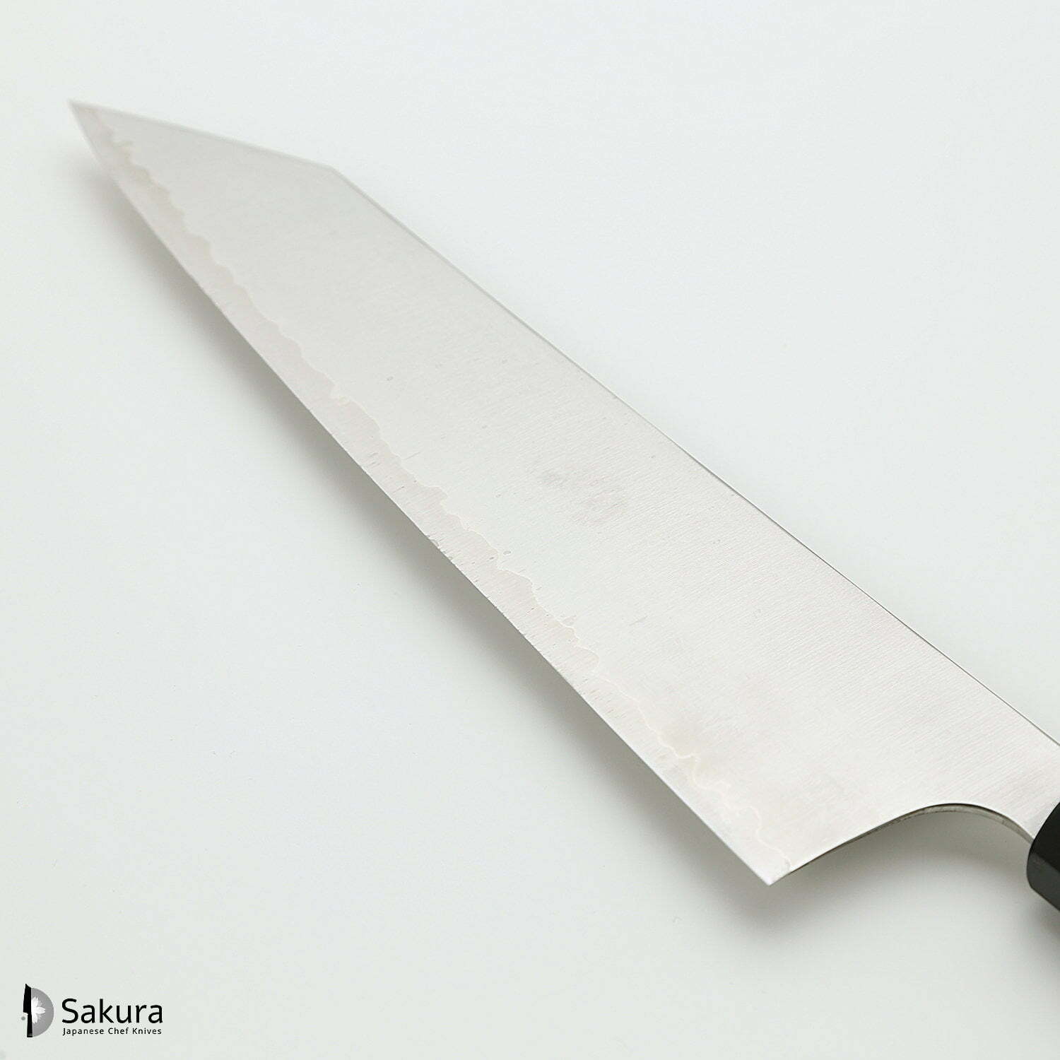סכין שף רב-תכליתית קִּירִיצוּקֶה גִּיוּטוֹ 240מ״מ מחושלת בעבודת יד 3 שכבות: פלדת פחמן יפנית מתקדמת מסוג HAP40 עטופה פלדת אל-חלד גימור מט מלוטש האטסו קוקורו יפן