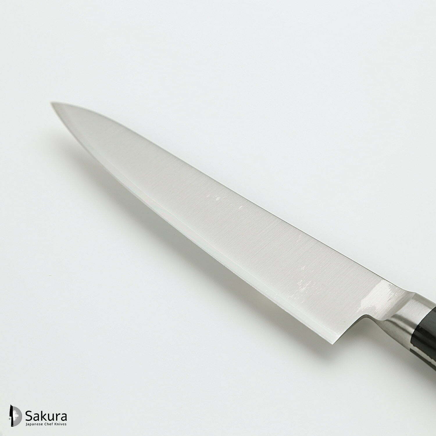 סכין עזר קטנה רב-תכליתית פֶּטִי 135מ״מ מחוזקת 3 שכבות: פלדת פחמן יפנית מתקדמת מסוג R2/SG2 עטופה פלדת אל-חלד גימור מבריק ג׳יקו סאקאיי יפן