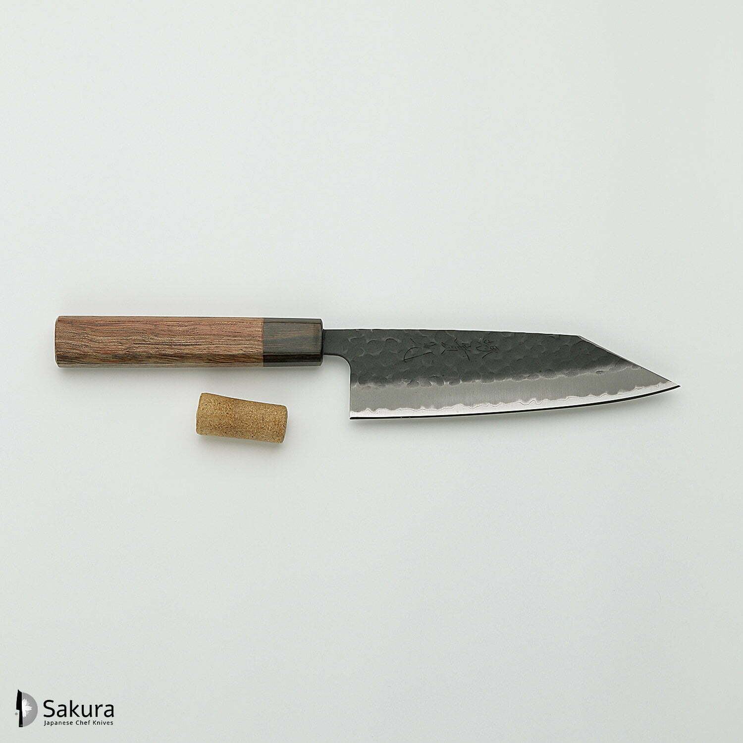 סכין רב-תכליתית בּוּנְקָה 155מ״מ מחוזקת 3 שכבות: פלדת פחמן יפנית מתקדמת מסוג Aogami Super עטופה פלדת אל-חלד גימור קורואיצ׳י שחור עם ריקוע פטיש ג׳יקו סאקאיי יפן