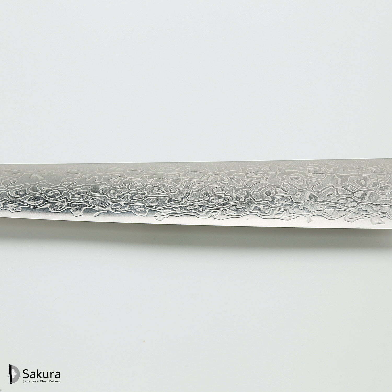סכין שף רב-תכליתית גִּיוּטוֹ 210מ״מ מחושלת בעבודת יד 45 שכבות: פלדת פחמן יפנית AUS10 עטופה 44 שכבות פלדת דמשק אל-חלד גימור דמשק מראה 45 שכבות סאקאיי טקיוקי יפן
