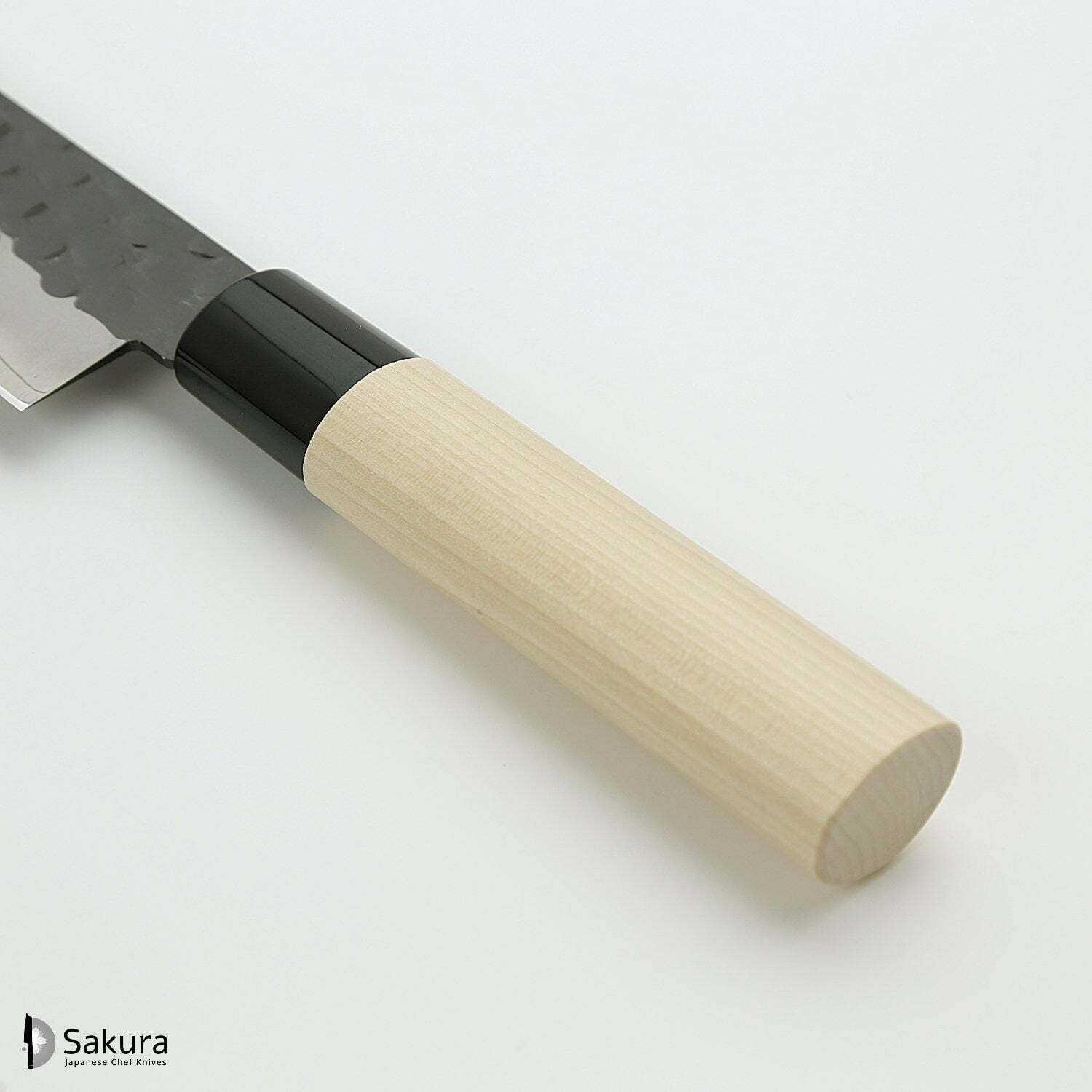 סכין שף רב-תכליתית גִּיוּטוֹ 210מ״מ מחוזקת 3 שכבות: פלדת פחמן יפנית VG-10 עטופה פלדת אל-חלד גימור קורואיצ׳י שחור עם ריקוע פטיש טוג׳ירו יפן