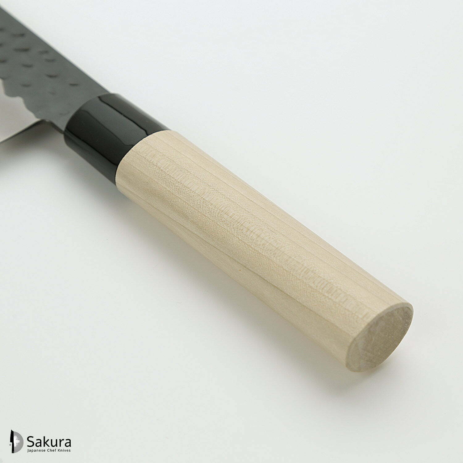 סכין שף רב-תכליתית גִּיוּטוֹ 240מ״מ מחוזקת 3 שכבות: פלדת פחמן יפנית VG-10 עטופה פלדת אל-חלד גימור קורואיצ׳י שחור עם ריקוע פטיש טוג׳ירו יפן