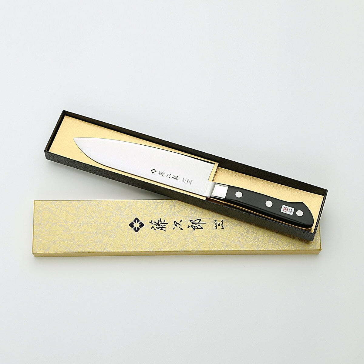 סכין רב-תכליתית סָנטוֹקוּ 170מ״מ מחוזקת 3 שכבות: פלדת פחמן יפנית VG-10 עטופה פלדת אל-חלד גימור מט מלוטש טוג׳ירו יפן