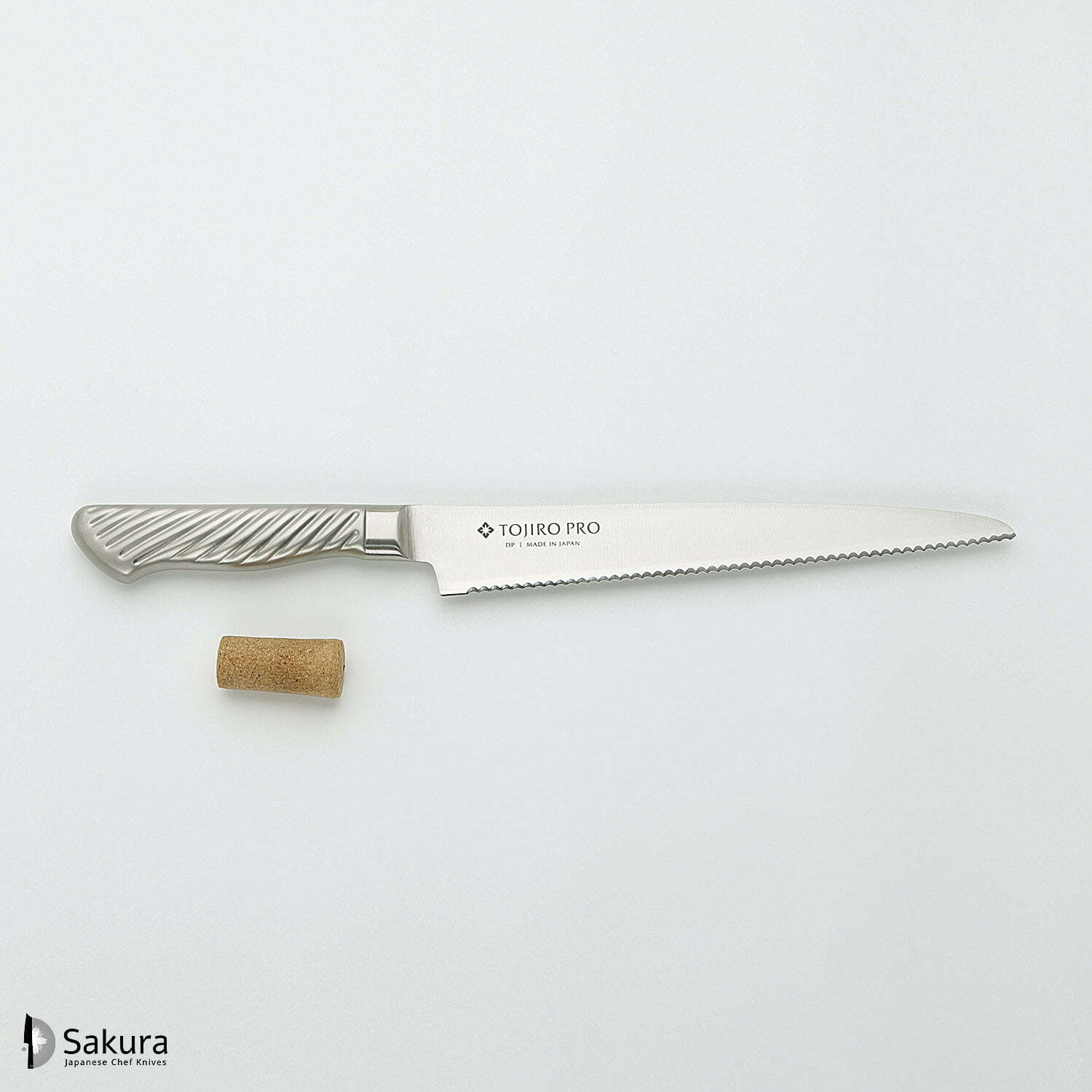 סכין לחם ומאפים פַנְקִירִי 215מ״מ מחוזקת 3 שכבות: פלדת פחמן VG-10 עטופה בפלדת אל-חלד גימור מט מלוטש טוג׳ירו יפן