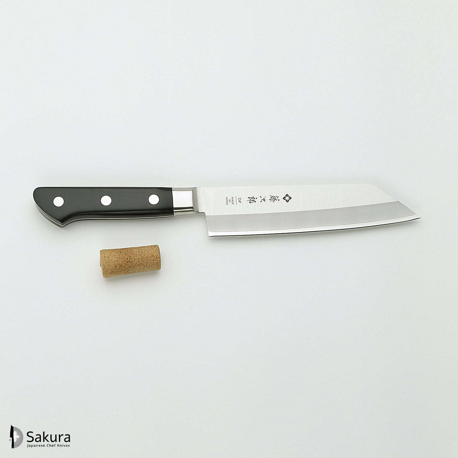 סכין שף רב-תכליתית קִּירִיצוּקֶה 160מ״מ מחוזקת 3 שכבות: פלדת פחמן יפנית VG-10 עטופה פלדת אל-חלד גימור מט מלוטש טוג׳ירו יפן