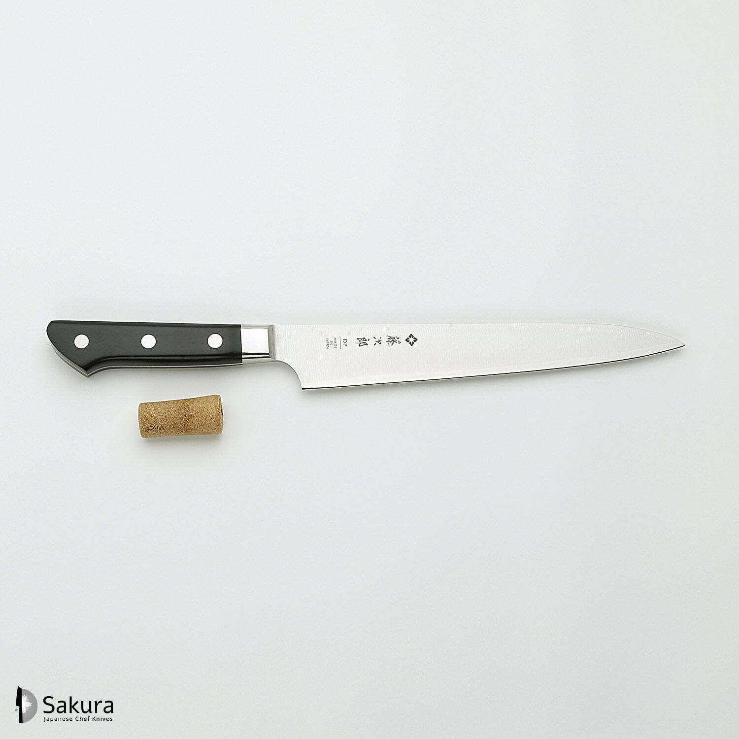 סכין חיתוך ופריסת בשר סוּגִּ’יהִיקִי 210מ״מ מחוזקת 3 שכבות: פלדת פחמן יפנית VG-10 עטופה פלדת אל-חלד גימור מט מלוטש טוג׳ירו יפן