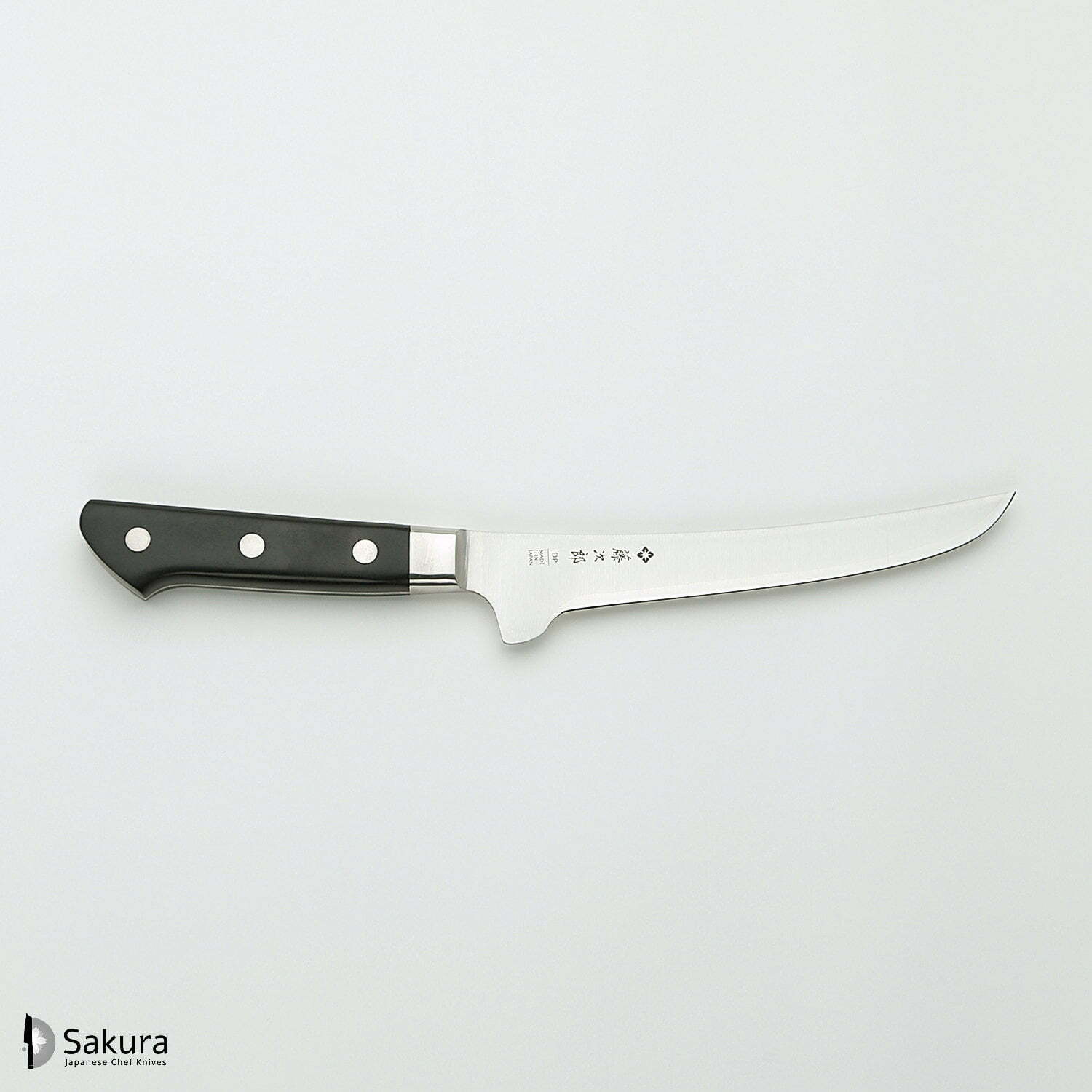 סכין פירוק/קיצוב בשר 150מ״מ מחוזקת 3 שכבות: פלדת פחמן יפנית VG-10 עטופה פלדת אל-חלד גימור מט מלוטש טוג׳ירו יפן