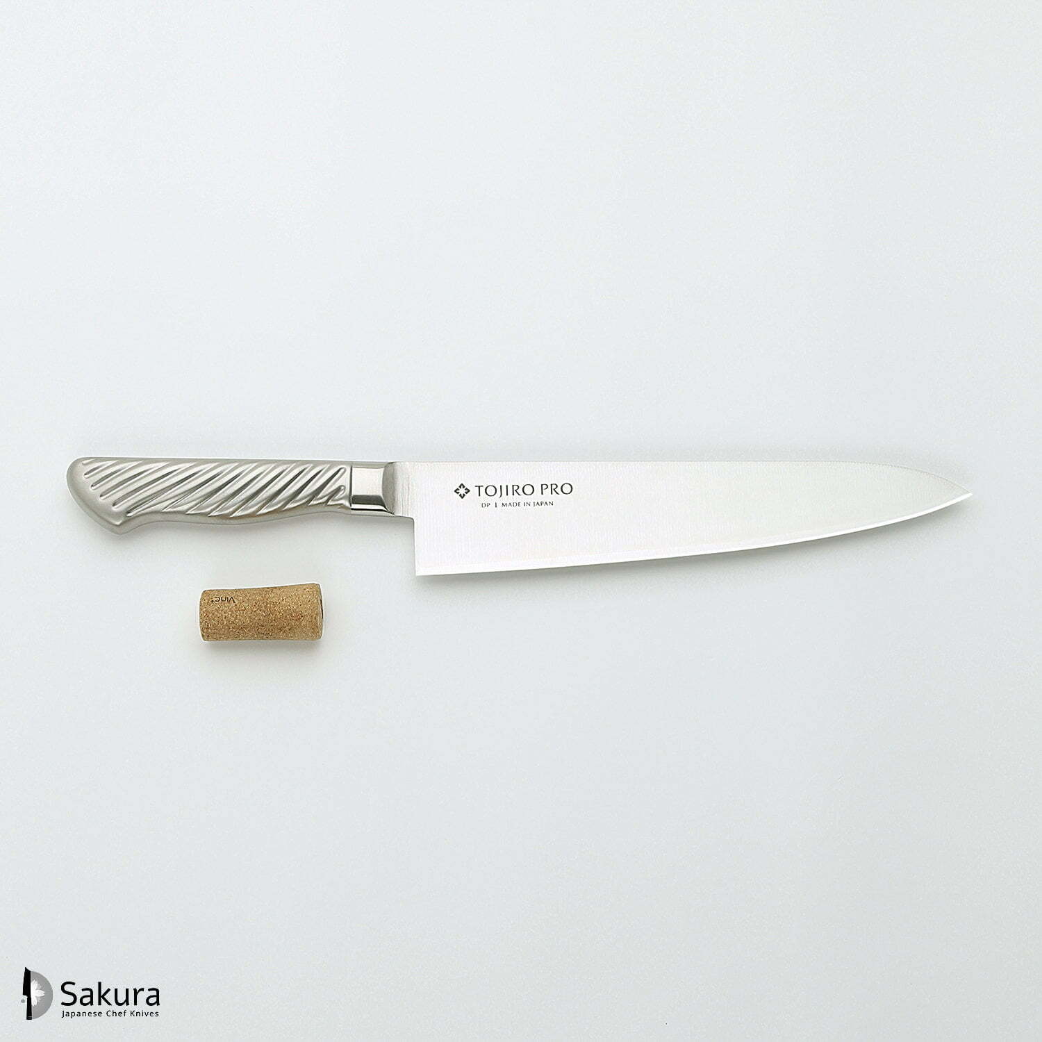 סכין שף רב-תכליתית גִּיוּטוֹ 210מ״מ מחוזקת 3 שכבות: פלדת פחמן יפנית VG-10 עטופה פלדת אל-חלד גימור מט מלוטש טוג׳ירו יפן