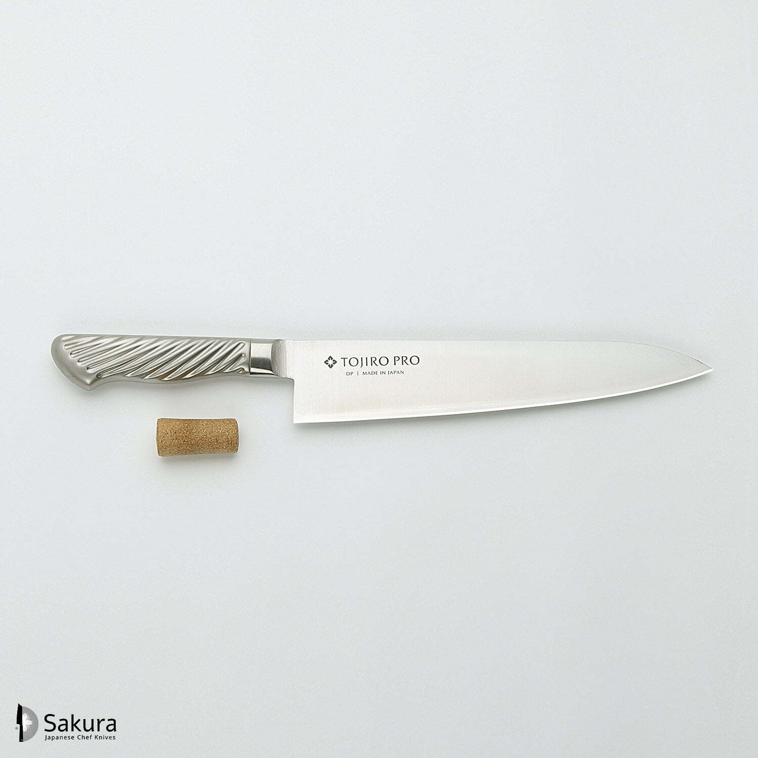 סכין שף רב-תכליתית גִּיוּטוֹ 240מ״מ מחוזקת 3 שכבות: פלדת פחמן יפנית VG-10 עטופה פלדת אל-חלד גימור מט מלוטש טוג׳ירו יפן