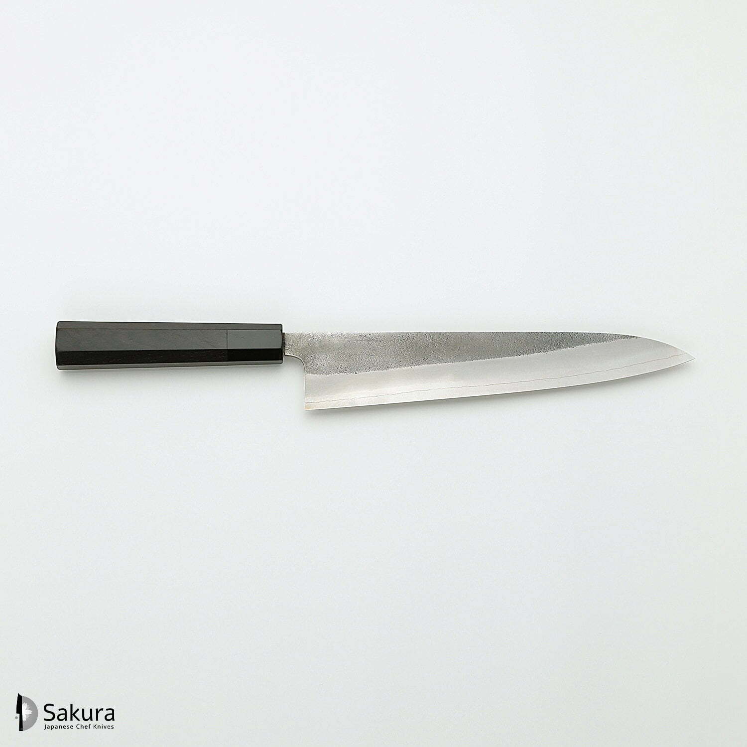 סכין שף רב-תכליתית גִּיוּטוֹ 240מ״מ מחושלת בעבודת יד 3 שכבות: פלדת פחמן יפנית מתקדמת מסוג SKD עטופה פלדת אל-חלד גימור קורורוצ׳י מט חיספוס טבעי יושיקאנה יפן