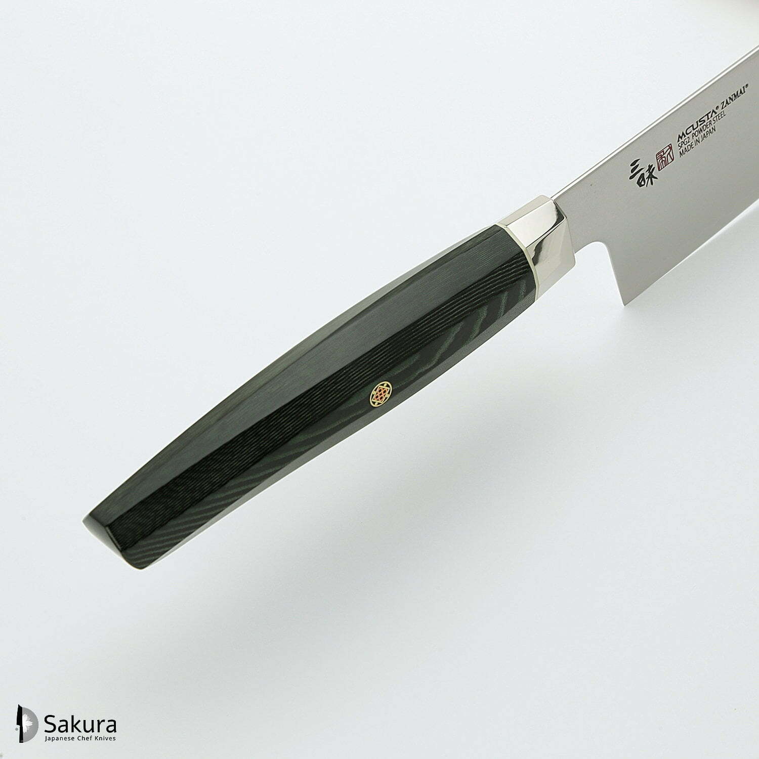 סכין רב-תכליתית סָנטוֹקוּ 180מ״מ מחושלת בעבודת יד 3 שכבות: פלדת פחמן יפנית מתקדמת מסוג R2/SG2 עטופה פלדת אל-חלד גימור מט מלוטש מקוסטה זאנמאיי יפן ZRG-1203G