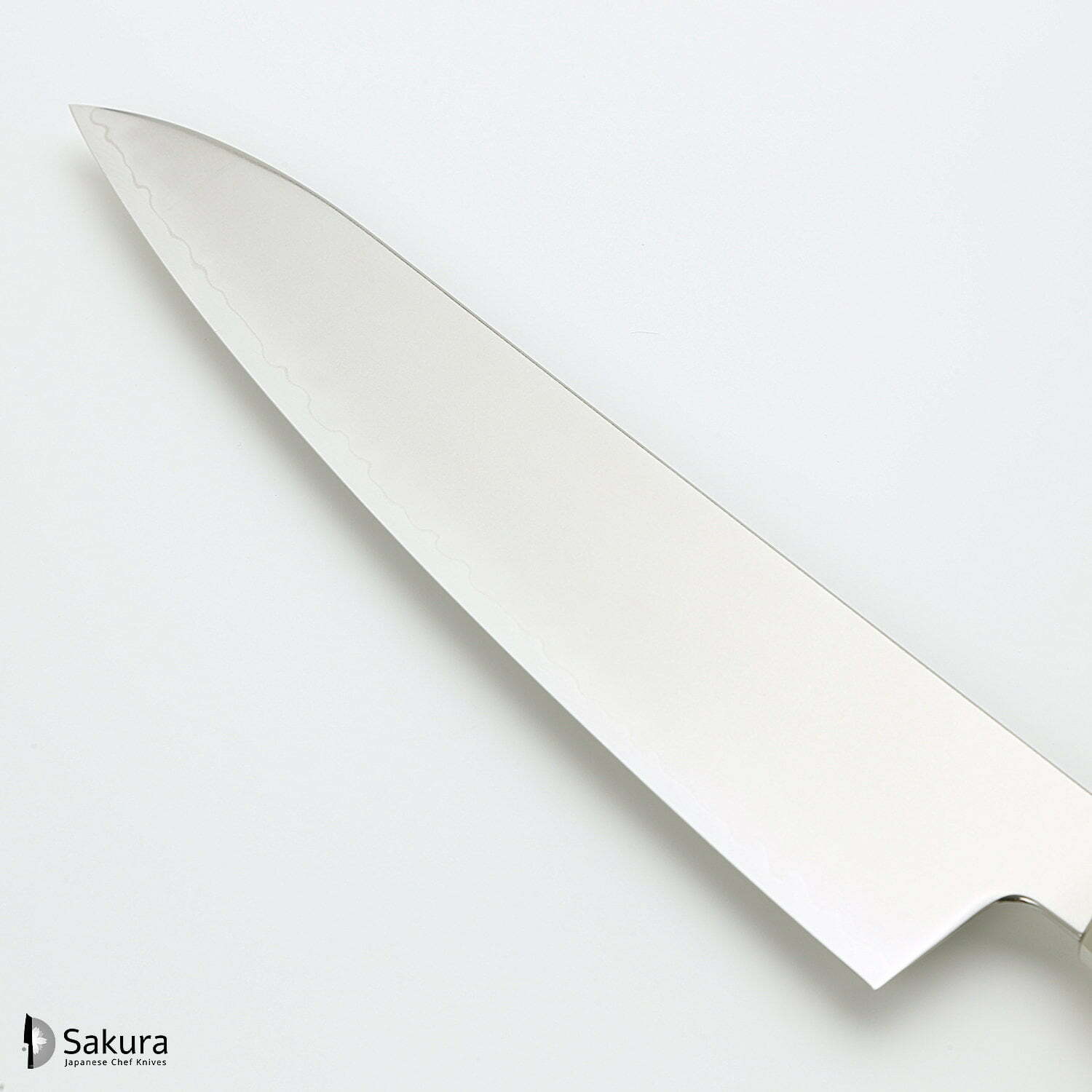 סכין שף רב-תכליתית גִּיוּטוֹ 210מ״מ מחושלת בעבודת יד 3 שכבות: פלדת פחמן יפנית מתקדמת מסוג R2/SG2 עטופה פלדת אל-חלד גימור מט מלוטש מקוסטה זאנמאיי יפן ZRR-1205G