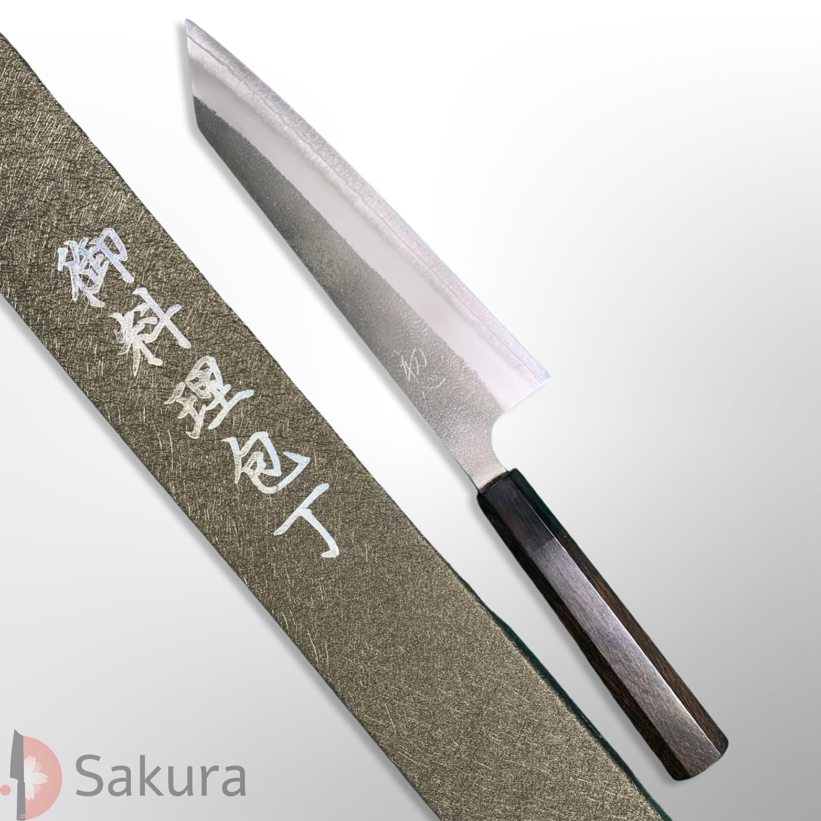 סכין שף רב-תכליתית קִּירִיצוּקֶה גִּיוּטוֹ 210מ״מ מחושלת בעבודת יד 3 שכבות: פלדת פחמן יפנית מתקדמת מסוג SKD  פלדת אל-חלד גימור אל-חלד קורואוצ׳י מט חיספוס טבעי יושיקאנה יפן – SKYOSHSKDNAKGYUT21024