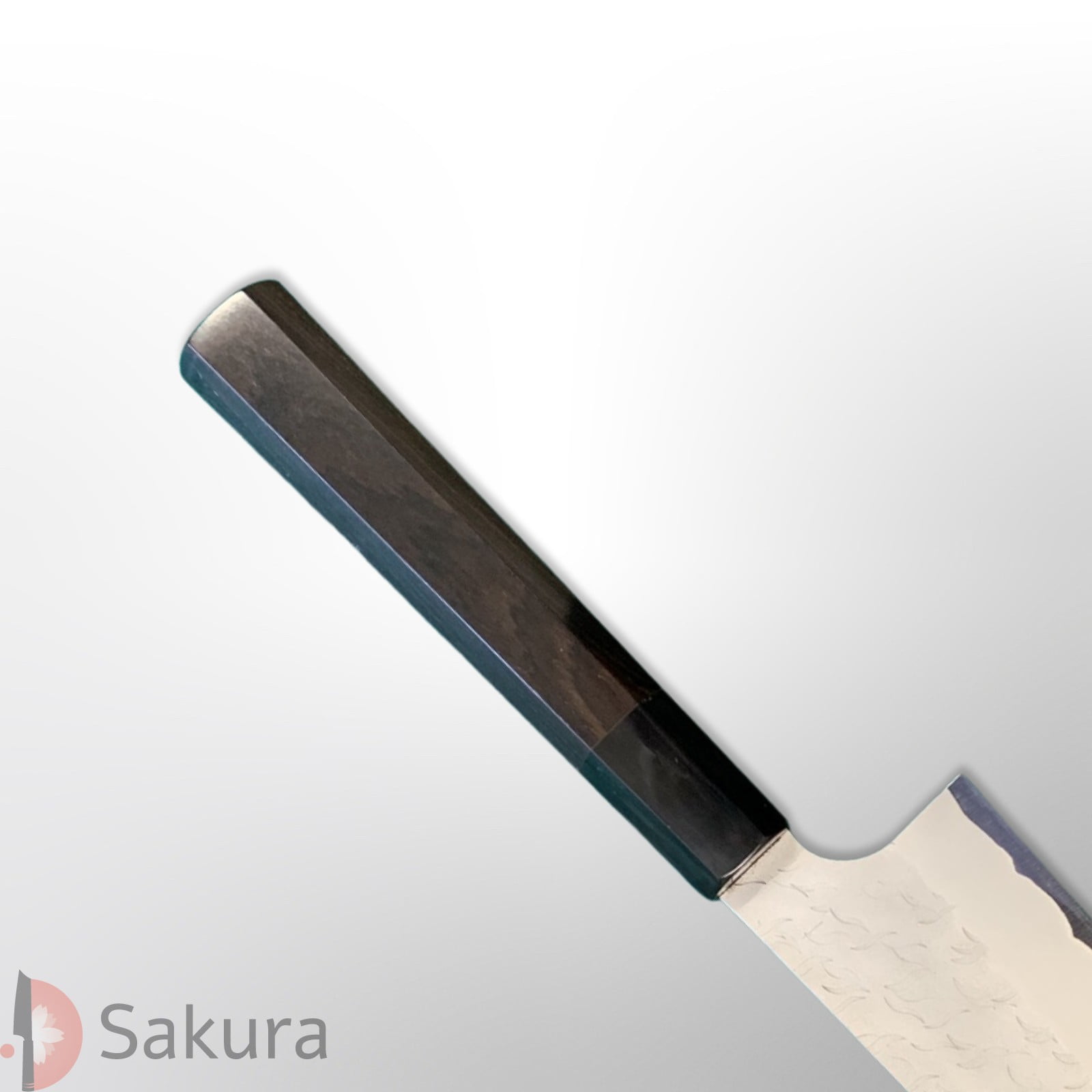 סכין שף רב-תכליתית גִּיוּטוֹ 270מ״מ מחושלת בעבודת יד 3 שכבות: פלדת פחמן יפנית מתקדמת Aogami Super גימור מט מלוטש עם ריקוע פטיש ניגארה יפן SKNIGAASMTGYU2716
