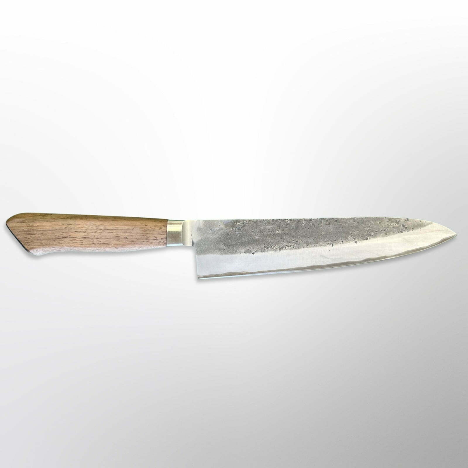  סכין שף רב-תכליתית גיוטו 210מ״מ מחוזקת 3 שכבות: פלדת פחמן יפנית אוגמי2 עטופה פלדת אל-חלד גימור נשיג׳י טדאפוסה יפן