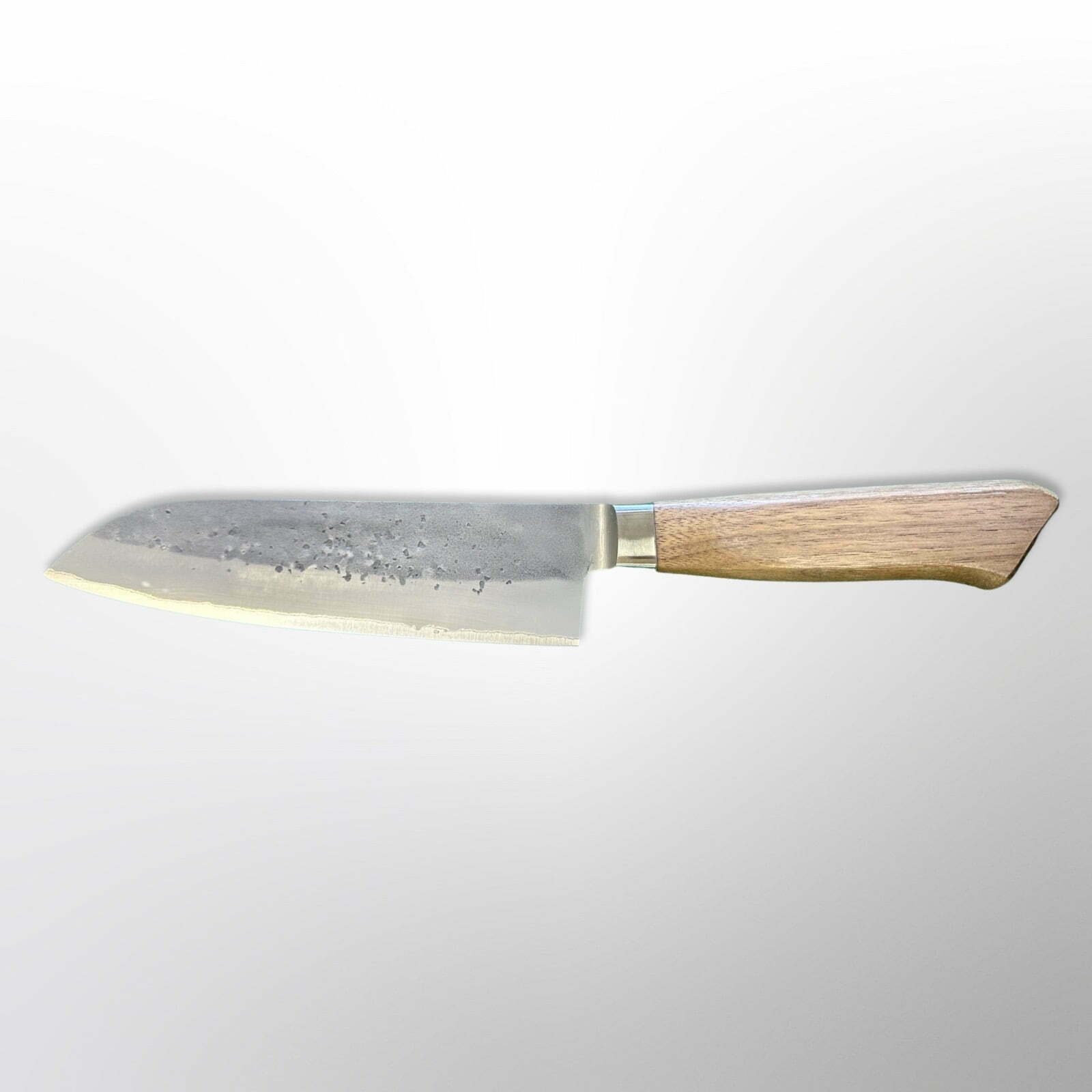  סכין רב-תכליתית סָנטוֹקוּ 170מ״מ מחוזקת 3 שכבות: פלדת פחמן יפנית אוגמי2 עטופה פלדת אל-חלד גימור נשיג׳י טדאפוסה יפן