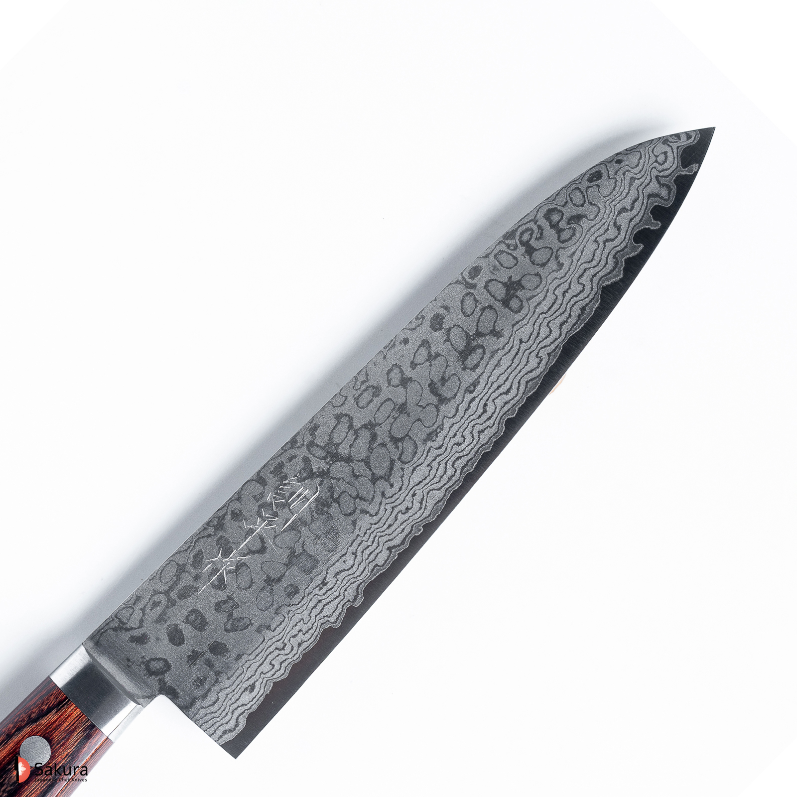 סכין שף רב תכליתית גִּיוּטוֹ 180מ״מ פלדת VG-10 גימור קיפולי דמשק ידית עץ מהגוני חומה מאסוטאני יפן מק״ט SKMASUGYU180SAIRU2313
