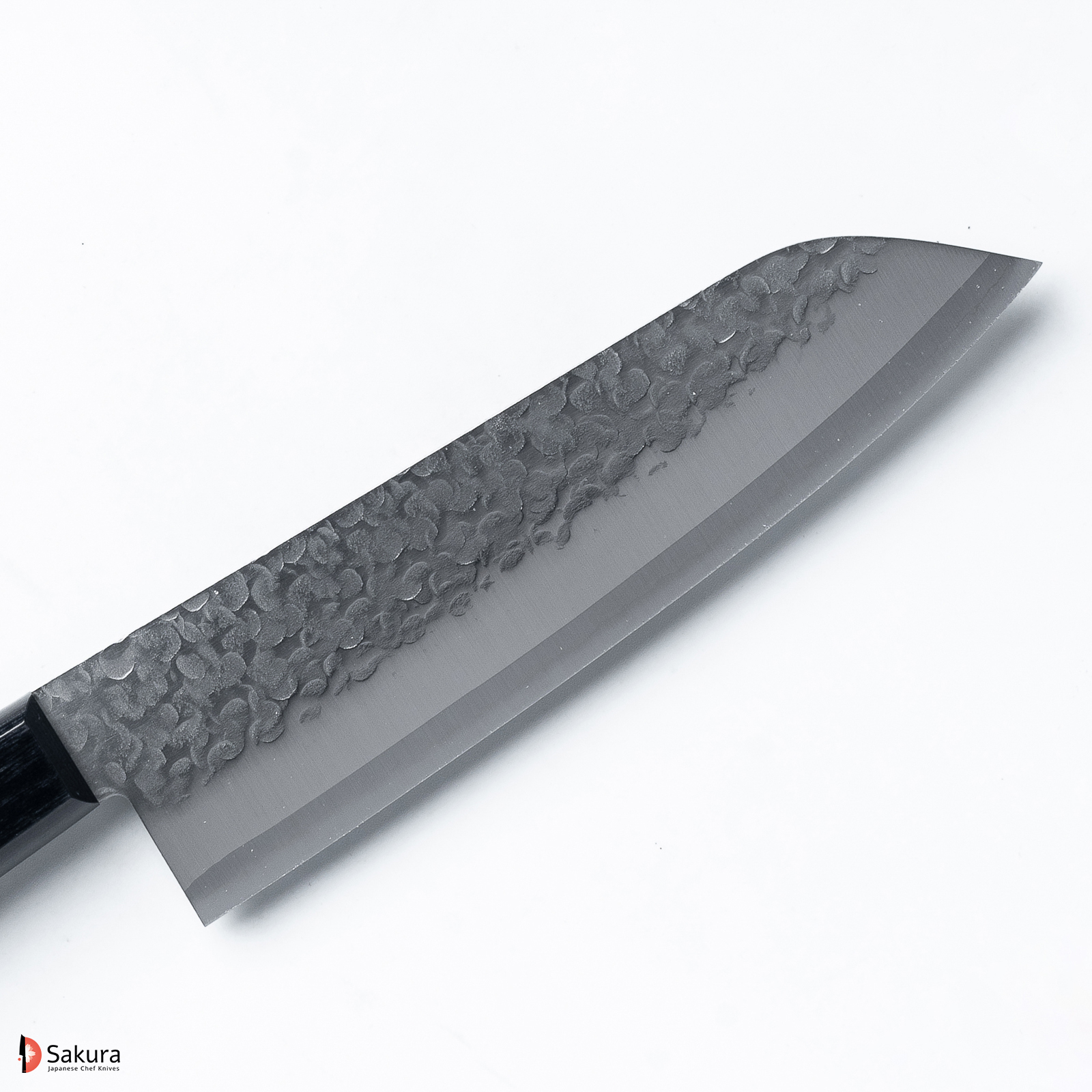 סכין רב-תכליתית סָנטוֹקוּ 170מ״מ פלדת Chromax גימור מט מלוטש ריקוע פטיש טאקאמורה יפן מק״ט SKTAKATKCR-222243