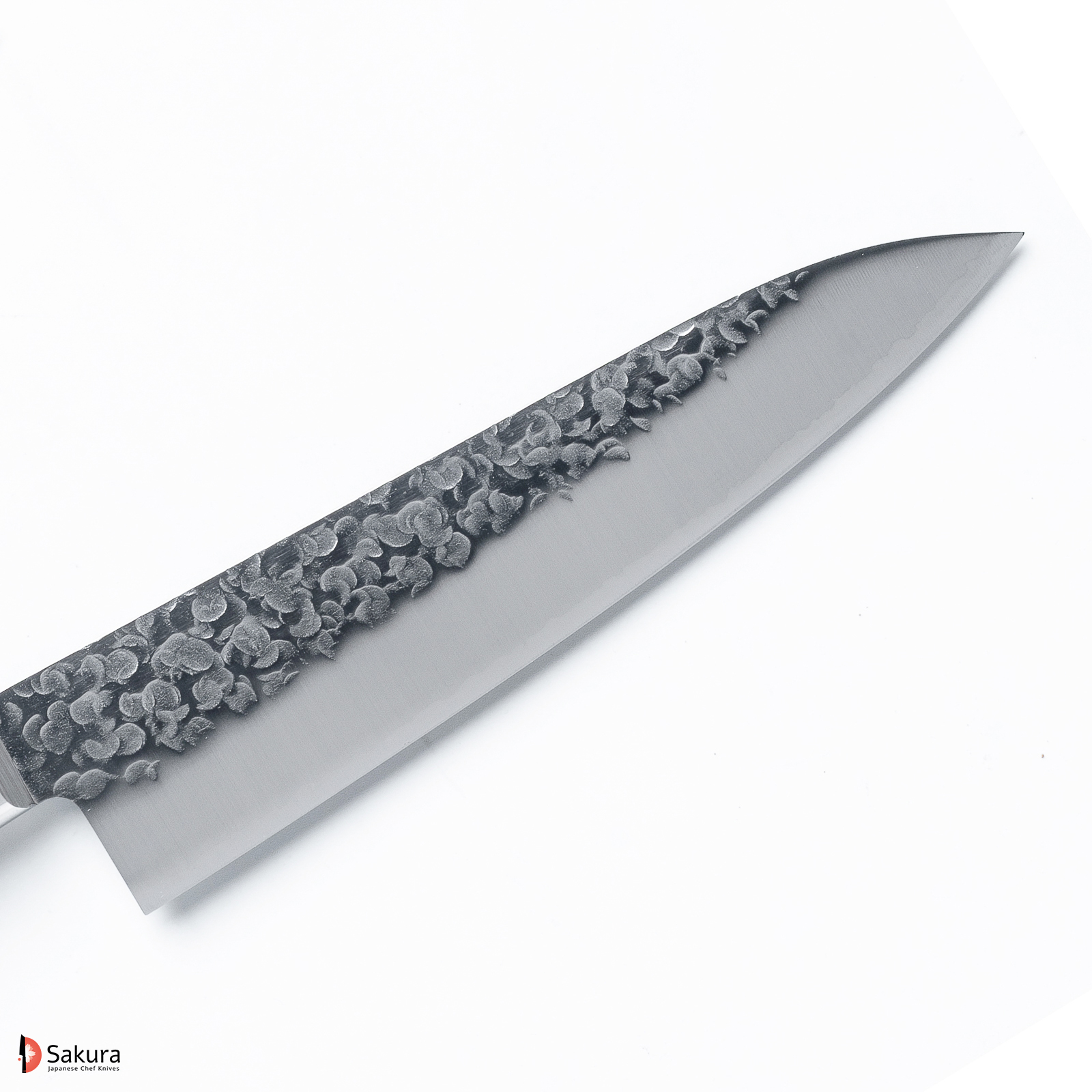 סכין שף רב תכליתית גִּיוּטוֹ 180מ״מ פלדת VG10 Special גימור מט מלוטש עם ריקוע פטיש טאקאמורה יפן מק״ט SKTAKATKMTK252243