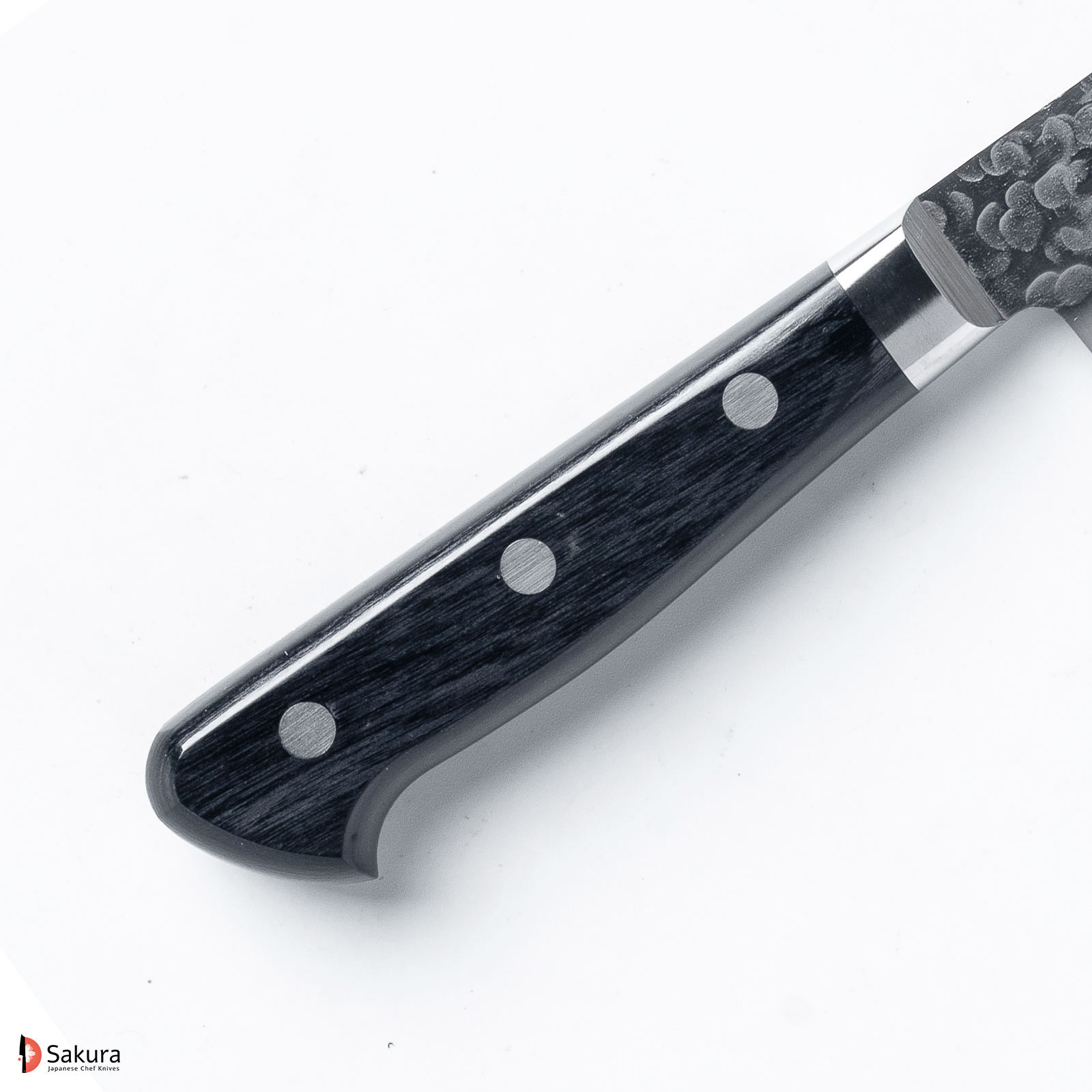 סכין שף רב תכליתית גִּיוּטוֹ 180מ״מ פלדת VG10 Special גימור מט מלוטש עם ריקוע פטיש טאקאמורה יפן מק״ט SKTAKATKMTK252243