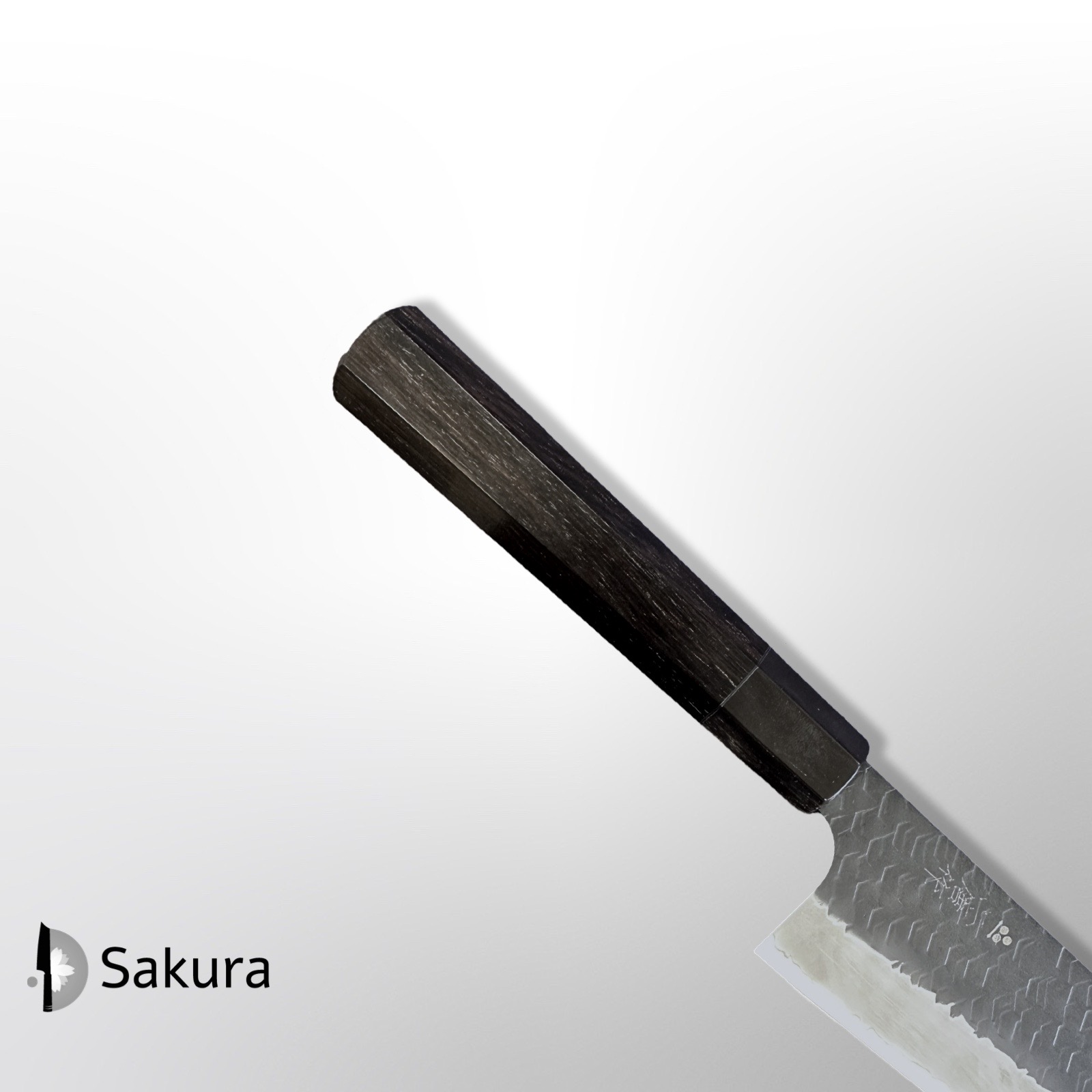 סכין שף רב-תכליתית גִּיוּטוֹ 270מ״מ מחושלת בעבודת יד 3 שכבות: פלדת פחמן יפנית מתקדמת מסוג R2/SG2 עטופה פלדת אל-חלד גימור קורואיצ׳י שחור עם ריקוע פטיש ניגארה יפן  SKNIGASG2GTKP2716