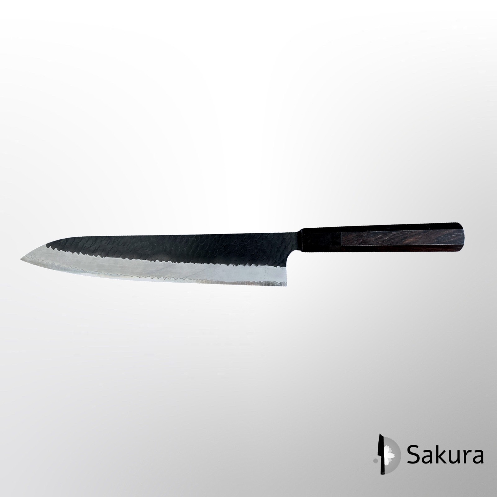 סכין שף רב-תכליתית גִּיוּטוֹ 270מ״מ מחושלת בעבודת יד 3 שכבות: פלדת פחמן יפנית מתקדמת מסוג R2/SG2 עטופה פלדת אל-חלד גימור קורואיצ׳י שחור עם ריקוע פטיש ניגארה יפן  SKNIGASG2GTKP2716
