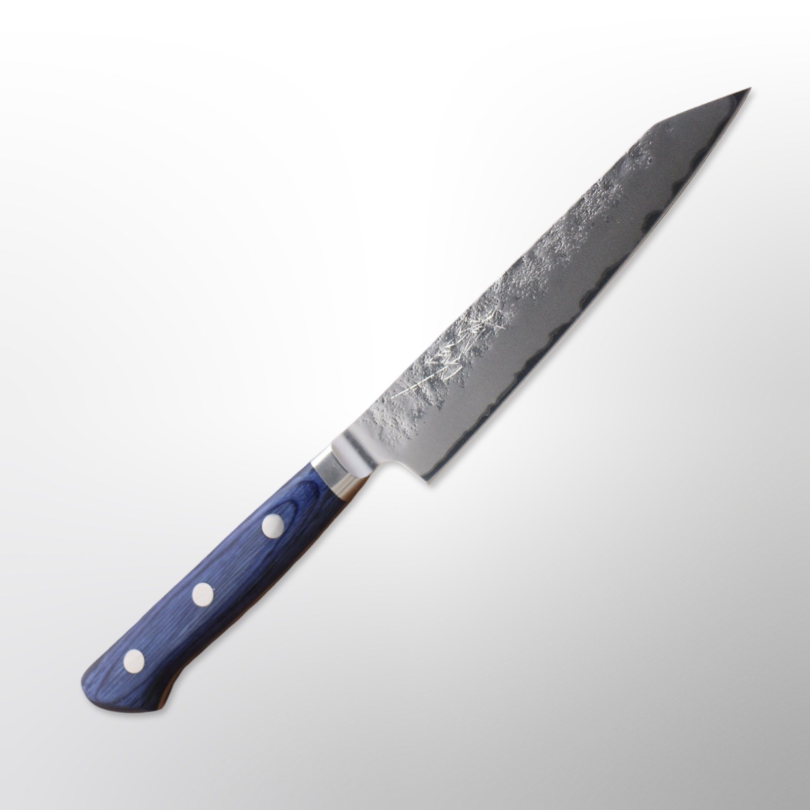 סכין עזר קירי פטי 145מ״מ פלדת ליבה AUS10 עטופה אל-חלד גימור מבריק עם ריקוע פטיש ידית מערבית צבע כחול טסונהיסה יפן [SKTSUNP145]