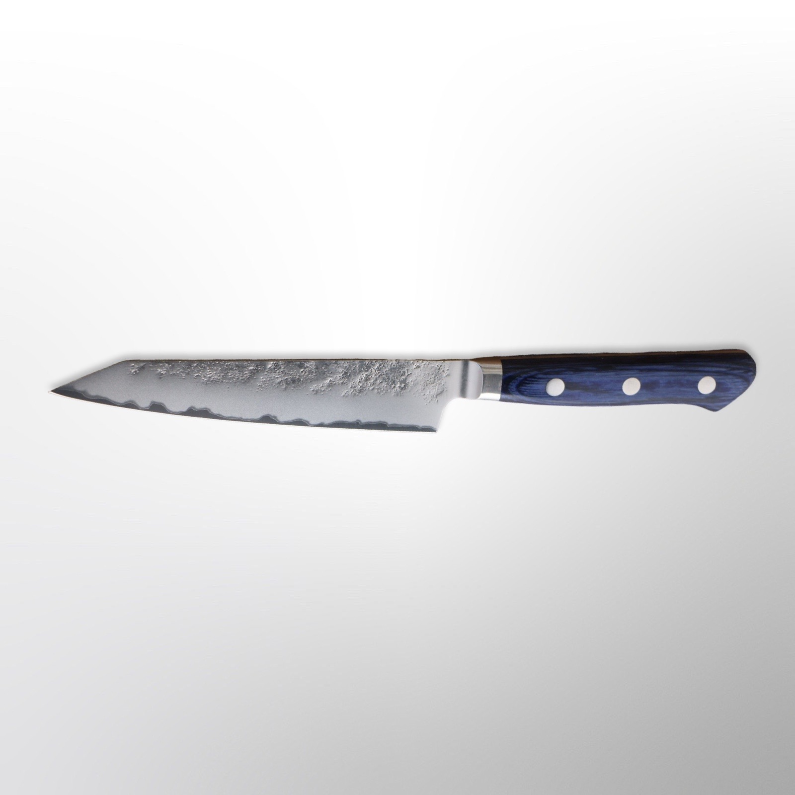 סכין עזר קירי פטי 145מ״מ פלדת ליבה AUS10 עטופה אל-חלד גימור מבריק עם ריקוע פטיש ידית מערבית צבע כחול טסונהיסה יפן [SKTSUNP145]