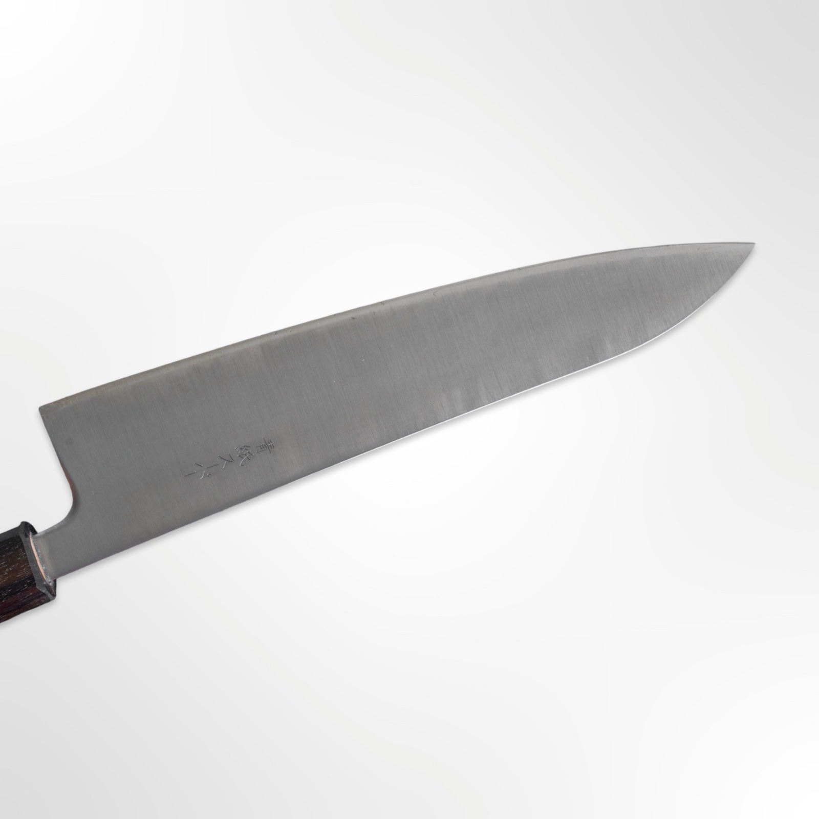 סכין שף גיוטו 210מ״מ אוגמי-סופר ידית דובדבן היטוהירה יפן