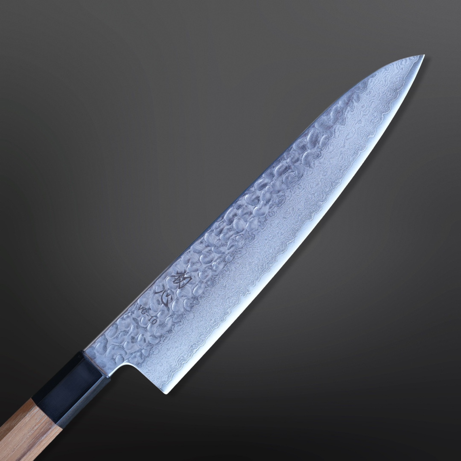 סכין גיוטו 210 מ”מ VG-10 ידית טיק – האטסוקוקורו, יפן