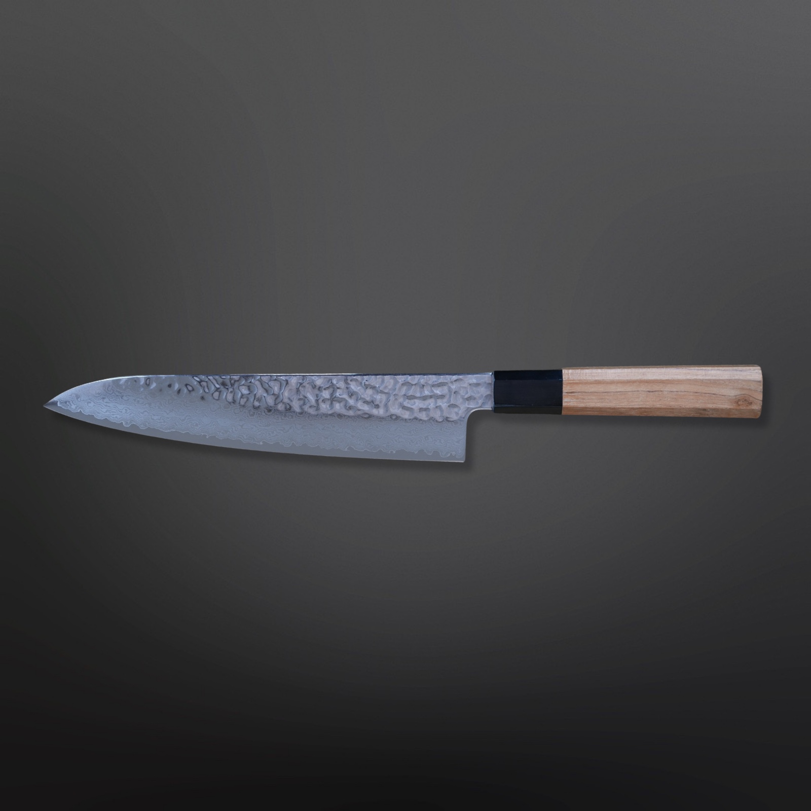 סכין גיוטו 210 מ”מ VG-10 ידית טיק – האטסוקוקורו, יפן