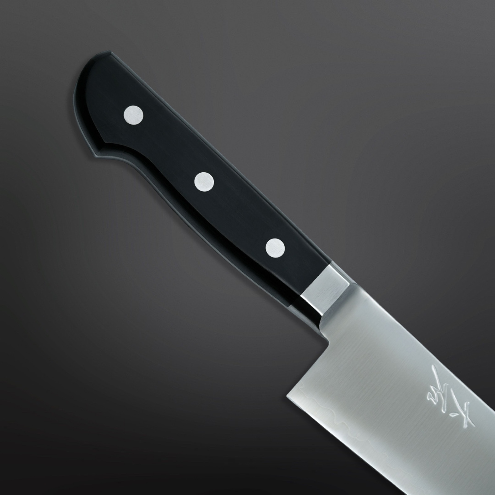 סכין שף גיוטו 210 מ״מ VG-5 גימור מבריק ידית מערבית אוהישי יפן