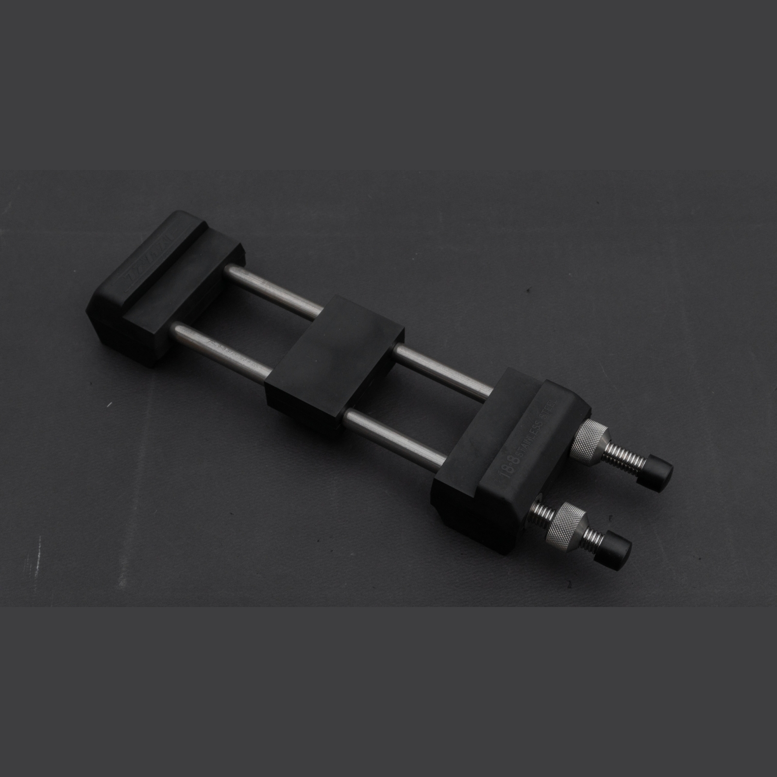 מעמד מוגבה ומורחב לאבני השחזה עם תושבת מרכזית Ito יפן