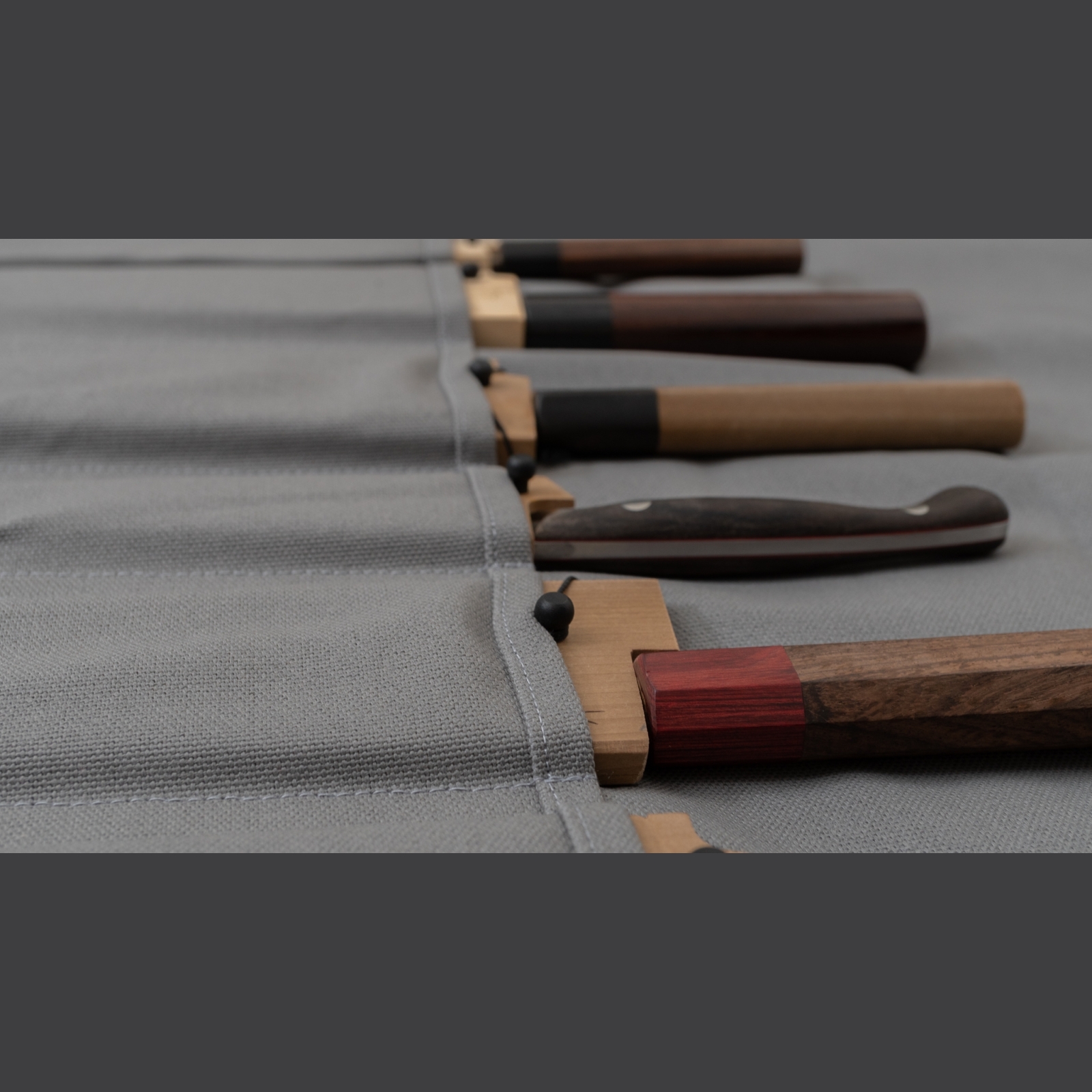 תיק סכינים מקצועי 6 כיסים – קנווס אפור היי-קונדישן יפן