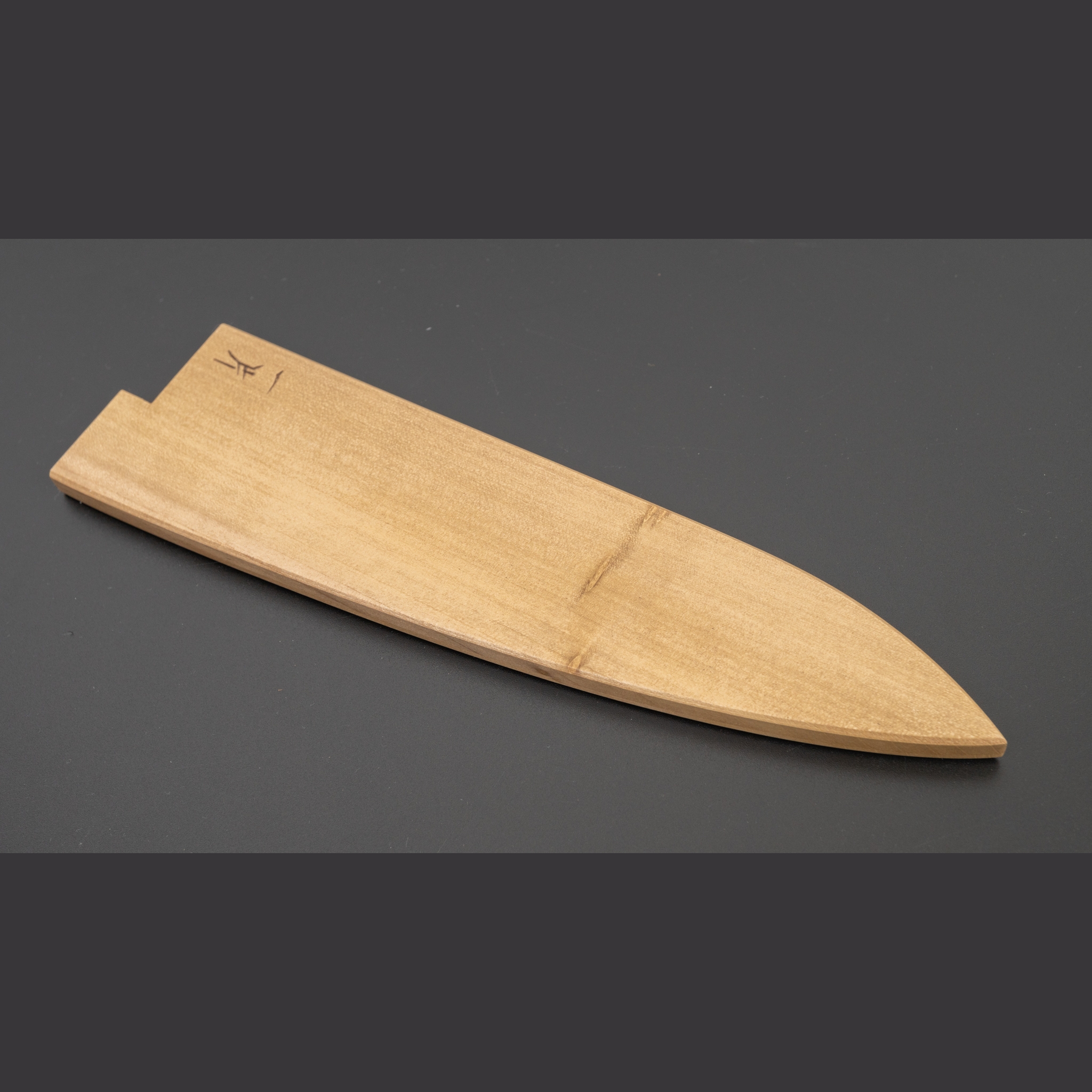 נדן עץ מגנוליה לסכין גיוטו 180 מ״מ Hitohira – Saya קלאסי 3 מ״מ