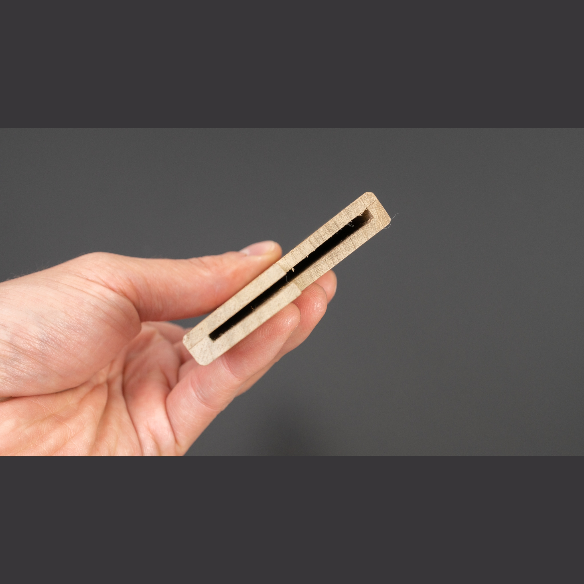 נדן עץ מגנוליה לסכין גיוטו 180 מ״מ Hitohira – Saya קלאסי 3 מ״מ