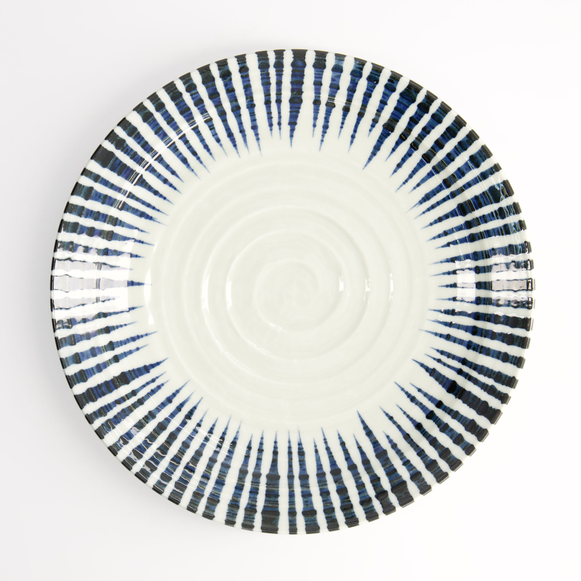 Shin Tokusa Plate – צלחת פורצלן יפנית עגולה 25.5 ס״מ