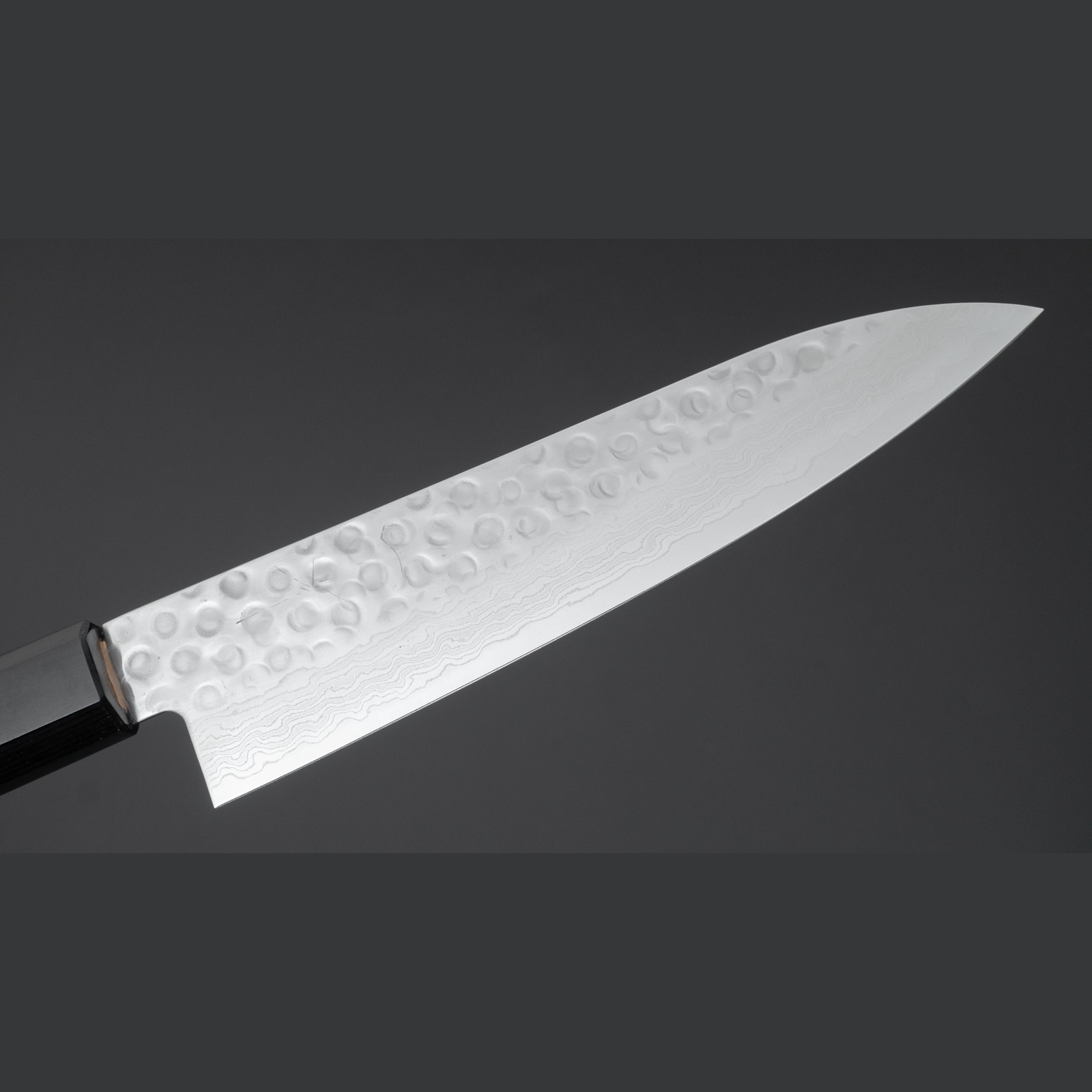 סכין שף יפנית דמשק Hitohira HG Tsuchime 180 מ״מ ידית אגוז