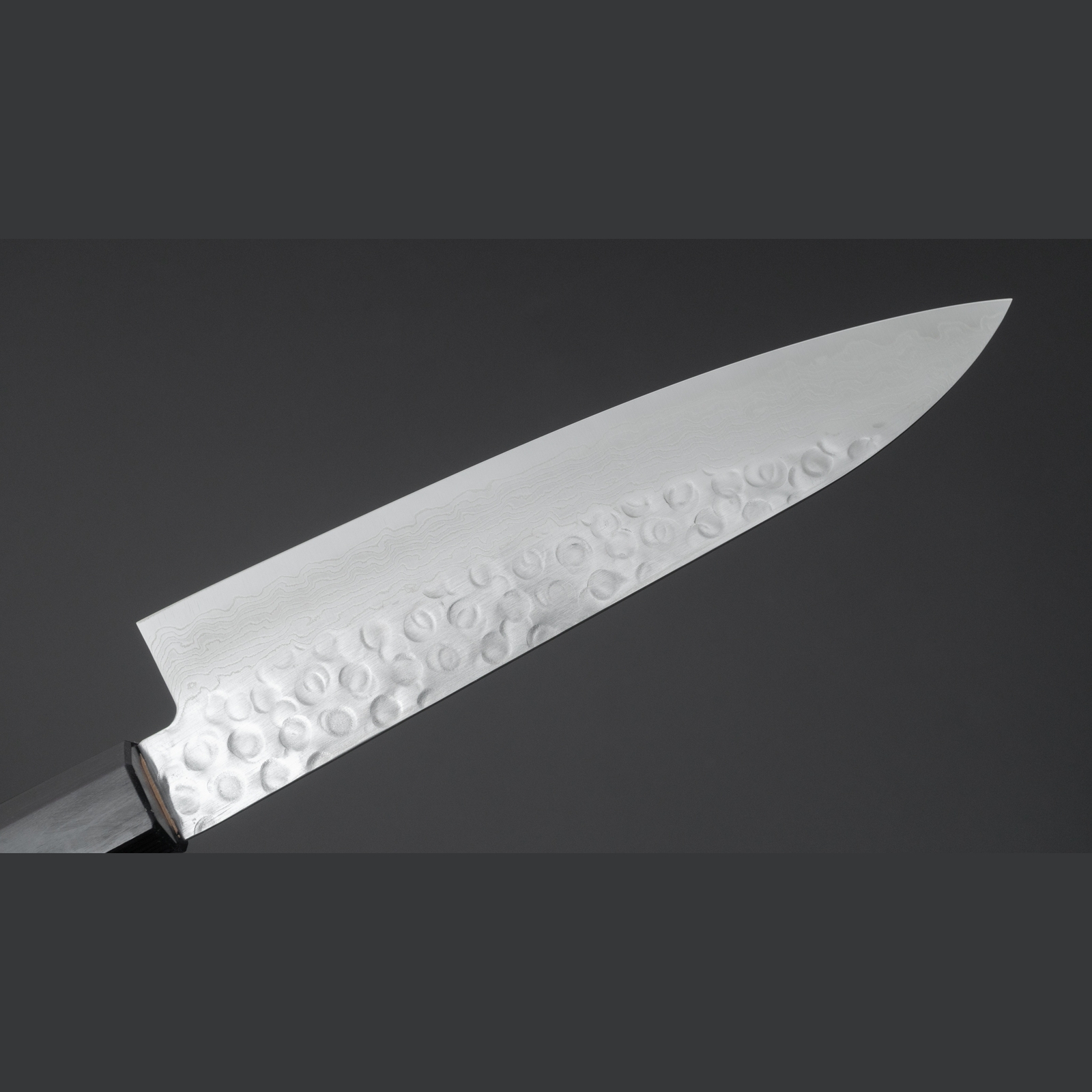 סכין שף יפנית דמשק Hitohira HG Tsuchime 180 מ״מ ידית אגוז